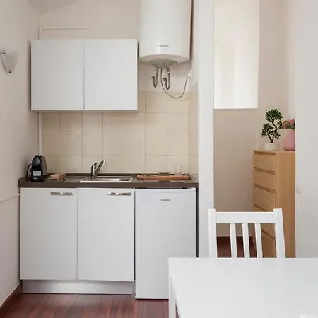 Appartamento 1 Bedroom Apt - Duomo 4 *